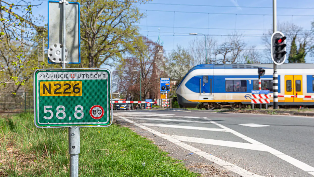 Snellere doorstroom en betere verkeersveiligheid: hoe Tetra Tech de N226 klaarstoomde voor een spoortunnel
